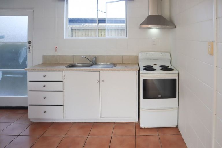 Photo of property in 2/21 Olliviers Road, Phillipstown, Christchurch, 8011