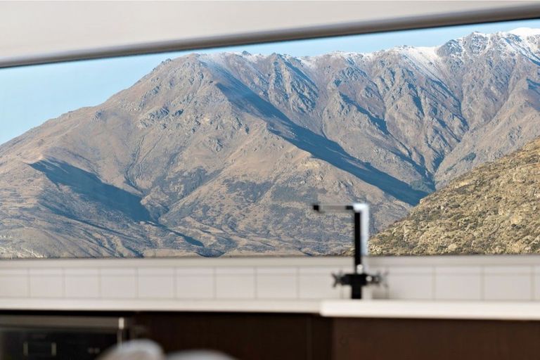 Photo of property in 2/11 Gum Lane, Queenstown, 9300