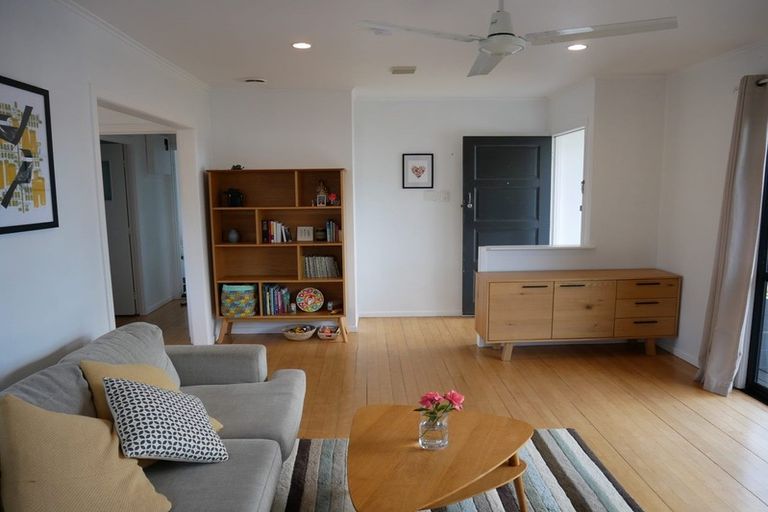 Photo of property in 12 Duncan Avenue, Te Atatu South, Auckland, 0610