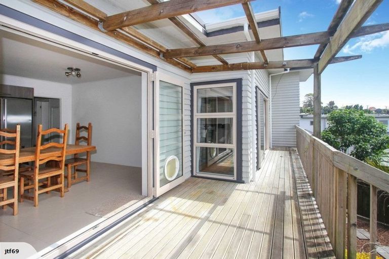 Photo of property in 2/596 Whangaparaoa Road, Stanmore Bay, Whangaparaoa, 0932