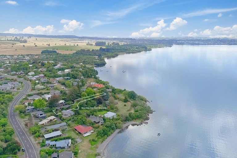 Photo of property in 28 Te Kopua Street, Acacia Bay, Taupo, 3330