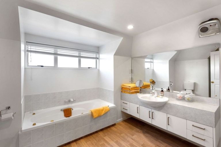 Photo of property in 48a Steadman Road, Broomfield, Christchurch, 8042