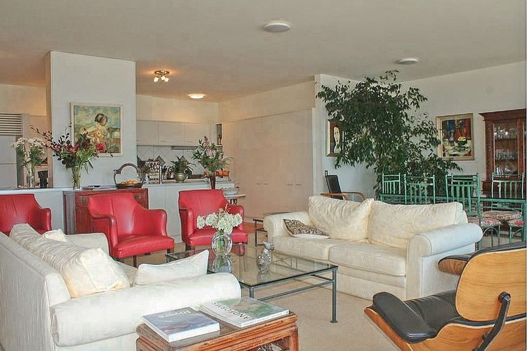 Photo of property in 222 Oriental Parade, Oriental Bay, Wellington, 6011