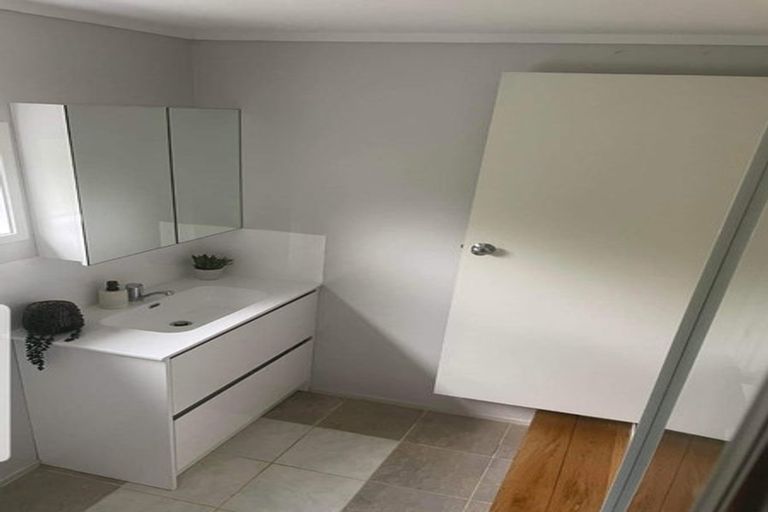 Photo of property in 1/508 East Coast Road, Windsor Park, Auckland, 0630