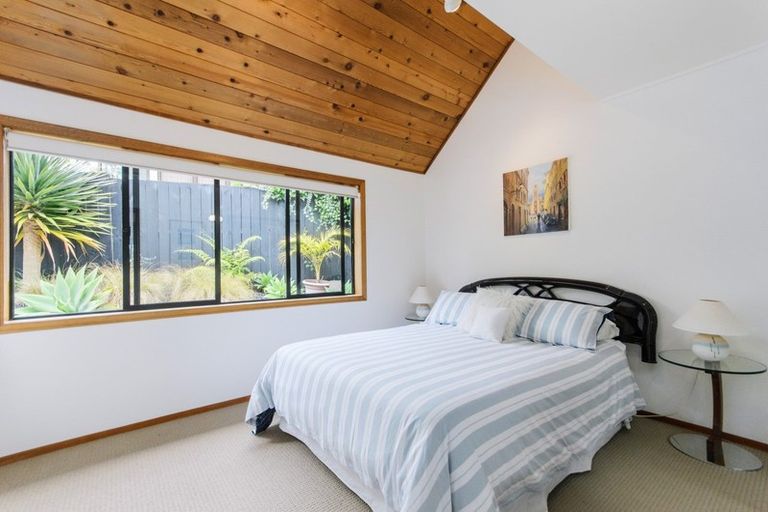 Photo of property in 3 Francis Curtis Avenue, Blockhouse Bay, Auckland, 0600