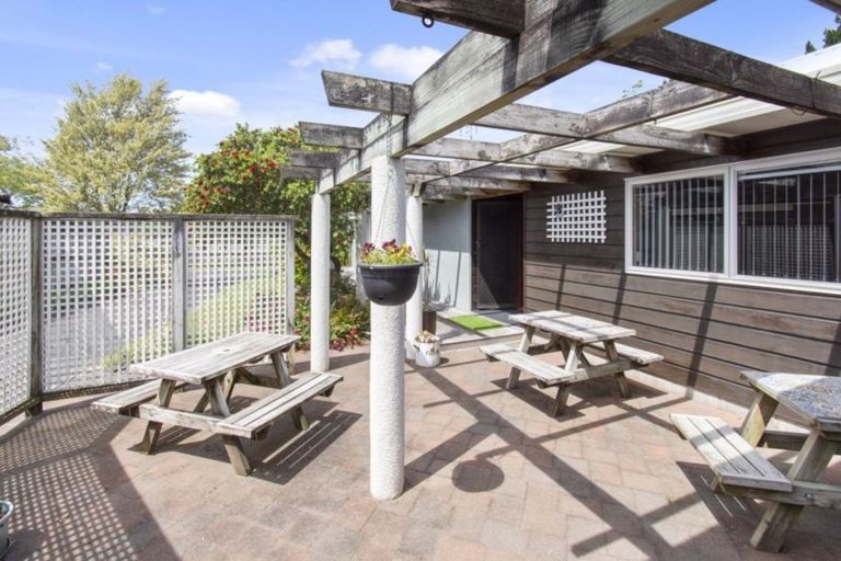 Photo of property in 21 Gardone Terrace, Conifer Grove, Takanini, 2112
