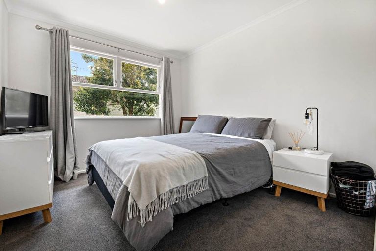 Photo of property in 15 Finlow Drive, Te Atatu South, Auckland, 0610