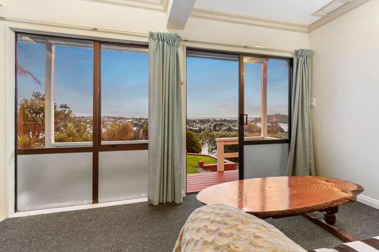 Photo of property in 70 Pemberton Avenue, Bayview, Auckland, 0629