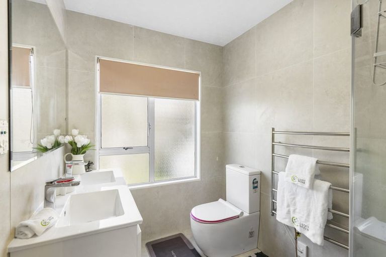 Photo of property in 22 Cairnbrae Court, Northcross, Auckland, 0632