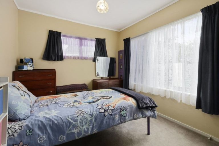 Photo of property in 13 Sharivari Place, Conifer Grove, Takanini, 2112