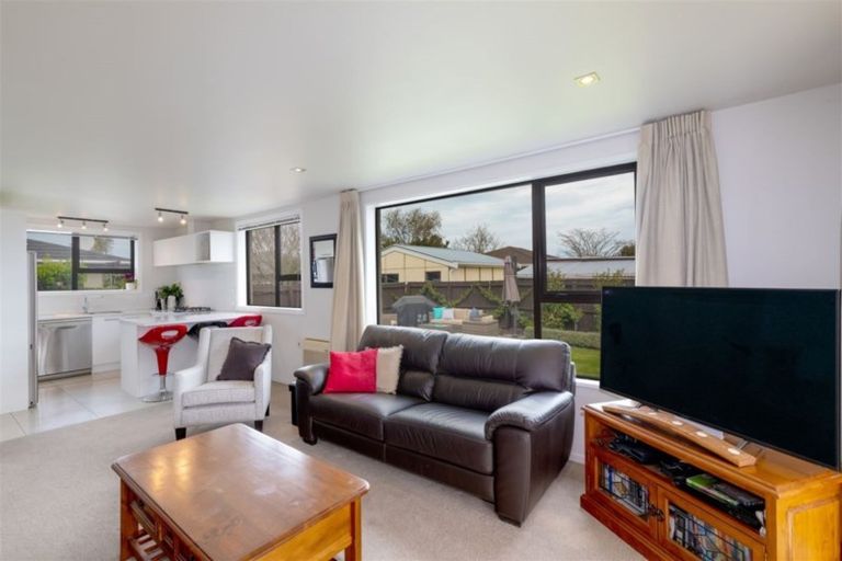 Photo of property in 2/317 Sawyers Arms Road, Bishopdale, Christchurch, 8053