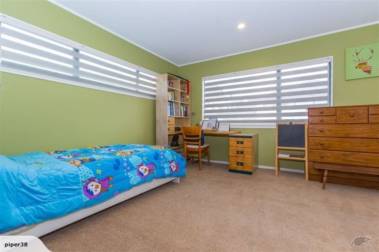 Photo of property in 1/3 Mossop Rise, Glenfield, Auckland, 0629