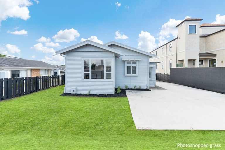 Photo of property in 3147 Great North Road, New Lynn, Auckland, 0600