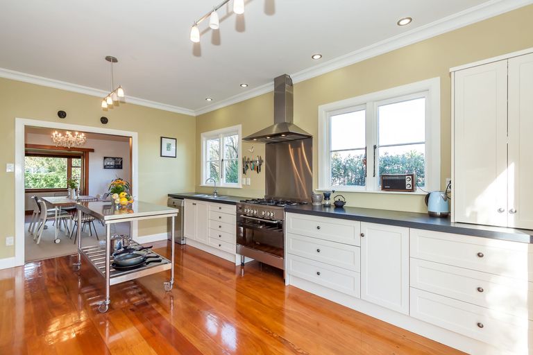 Photo of property in 72 Heretaunga Street, Palmerston North, 4414