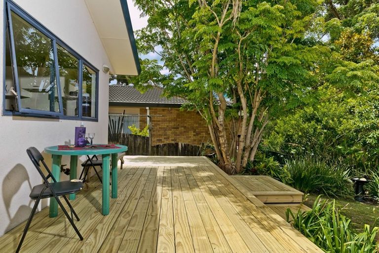 Photo of property in 109 Awaroa Road, Sunnyvale, Auckland, 0612