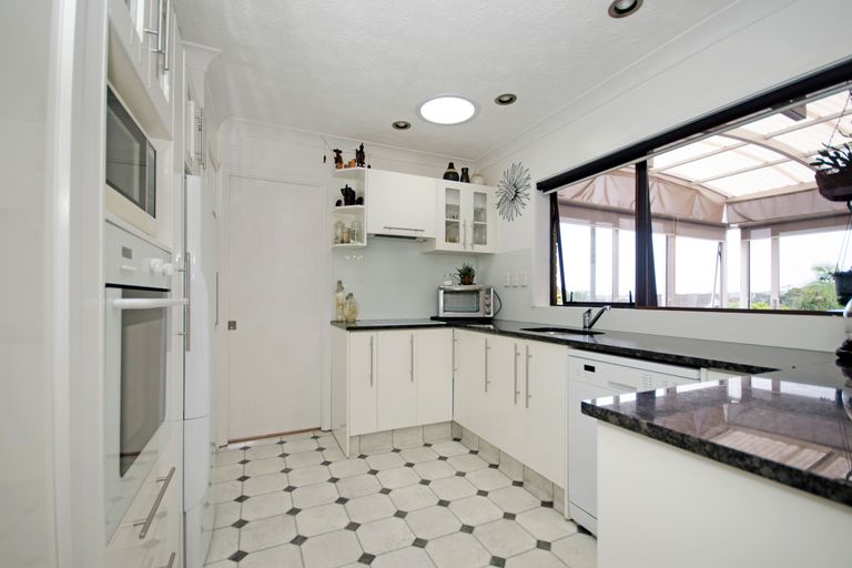 Photo of property in 34 Sturges Road, Henderson, Auckland, 0612