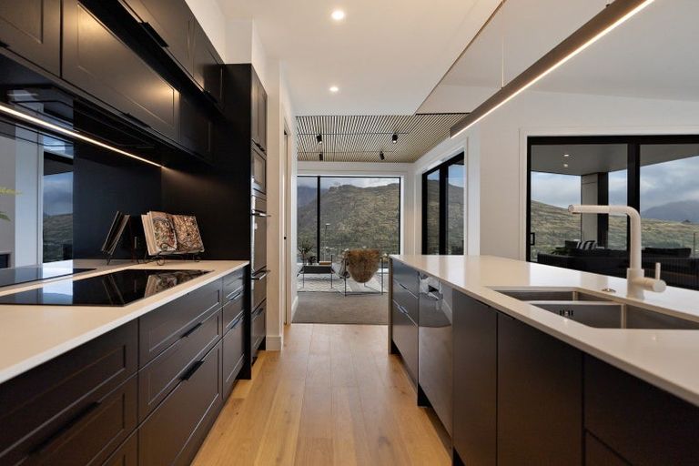 Photo of property in 6 Florence Close, Queenstown Hill, Queenstown, 9300