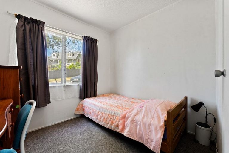 Photo of property in 1/9a Kitewao Street, Northcote, Auckland, 0627
