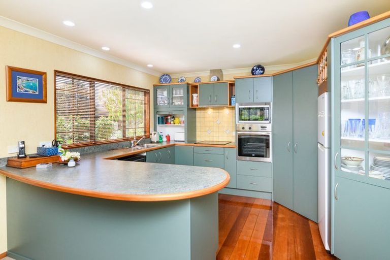 Photo of property in 11 La Lena Grove, Fitzherbert, Palmerston North, 4410