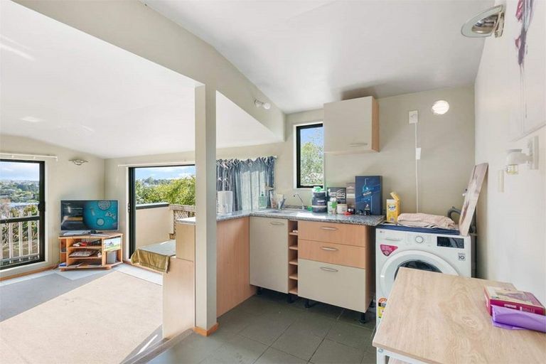 Photo of property in 3a Woodside Avenue, Northcote, Auckland, 0627