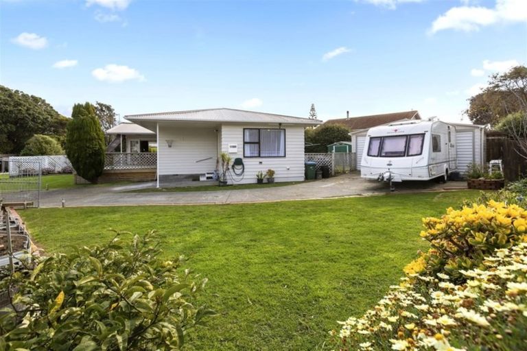 Photo of property in 44 Kapiti Crescent, Titahi Bay, Porirua, 5022