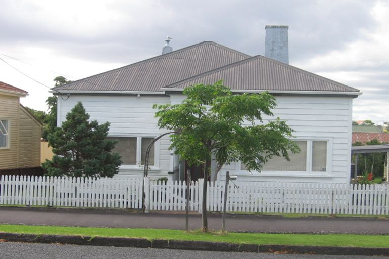 Photo of property in 16 Abbotsford Terrace, Devonport, Auckland, 0624