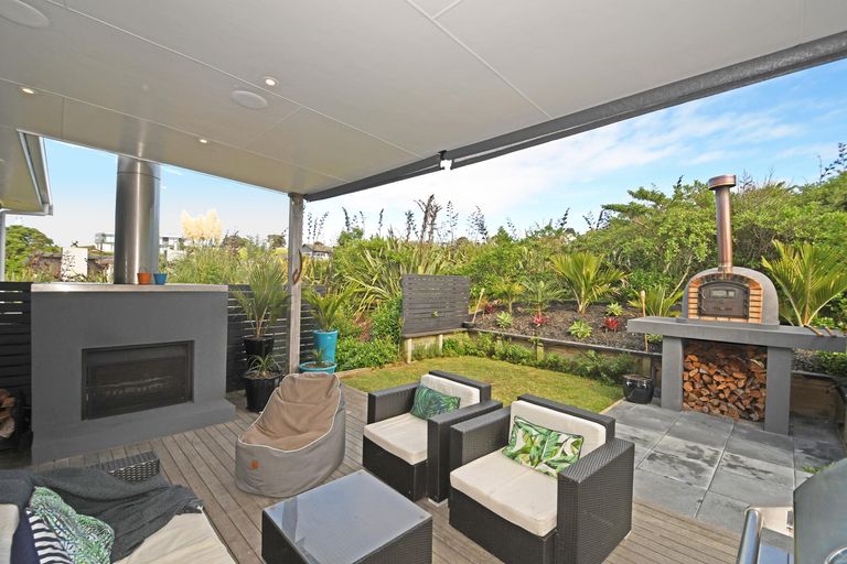 Photo of property in 22 Wonderview Road, Leigh, 0985