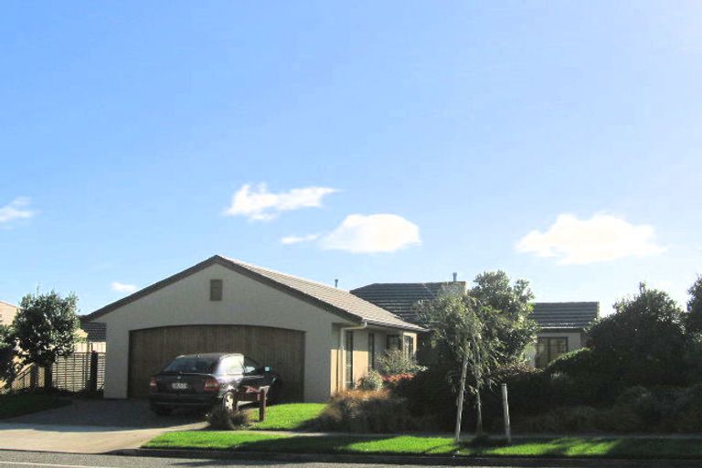 Photo of property in 44 Realm Drive, Paraparaumu, 5032