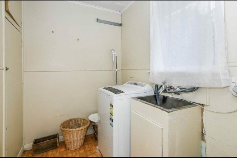 Photo of property in 28 Lincoln Park Avenue, Massey, Auckland, 0614