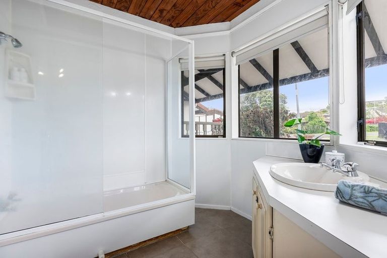 Photo of property in 1 Adonis Place, Half Moon Bay, Auckland, 2012
