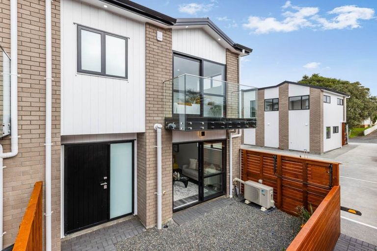 Photo of property in 7b Gladfield Lane, Te Atatu Peninsula, Auckland, 0610