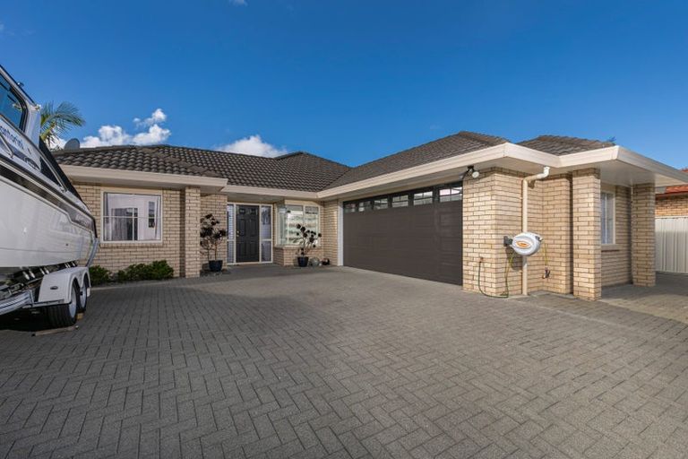 Photo of property in 27 Summerland Drive, Henderson, Auckland, 0612