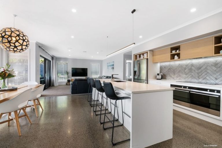 Photo of property in 16 Boocock Crescent, Orewa, 0931