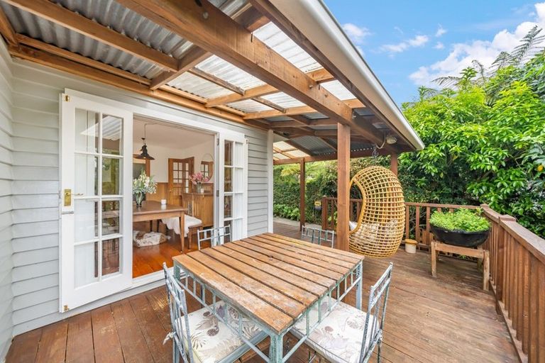 Photo of property in 82 Pinehaven Road, Pinehaven, Upper Hutt, 5019