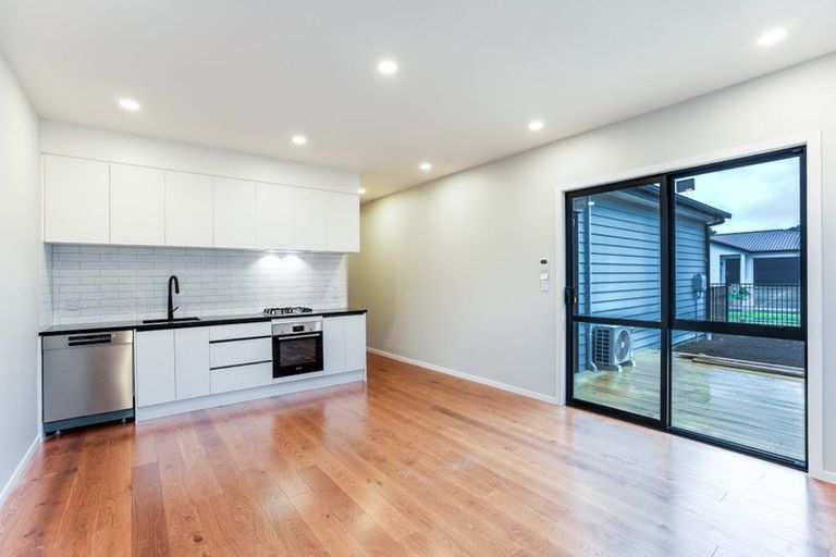 Photo of property in 11 Lewis Younie Road, Kumeu, 0810