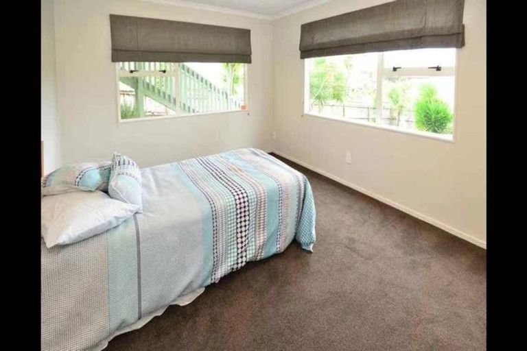 Photo of property in 25 Vermeer Place, West Harbour, Auckland, 0618