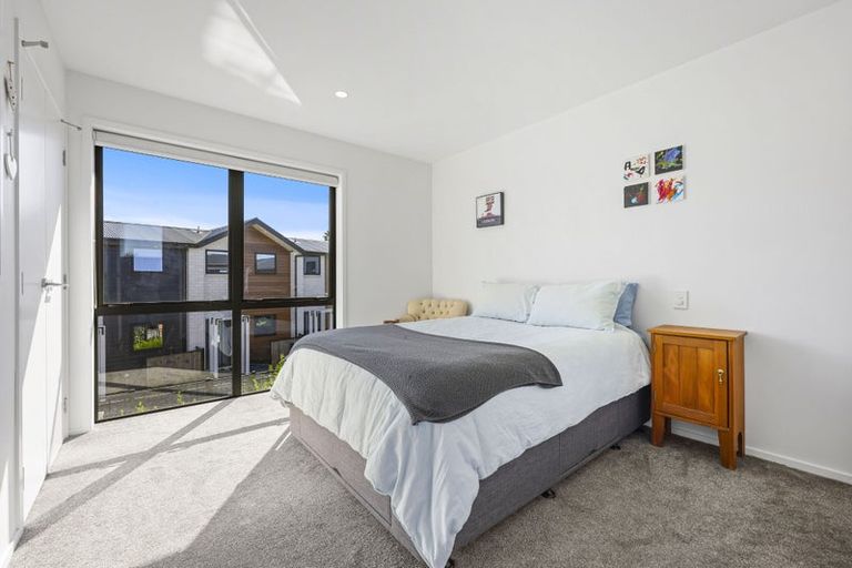 Photo of property in 4/170 Don Buck Road, Massey, Auckland, 0614