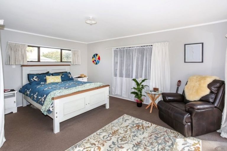 Photo of property in 22 Sandspit Road, Waiuku, 2123