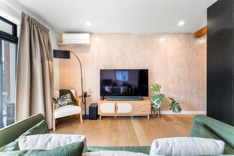 Photo of property in 2/165 Hobsonville Point Road, Hobsonville, Auckland, 0616