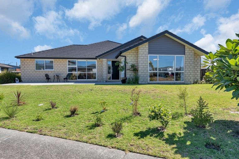 Photo of property in 4 Lanyard Place, One Tree Point, 0118