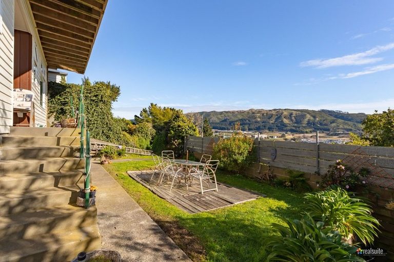 Photo of property in 6 Ash Grove, Ranui, Porirua, 5024