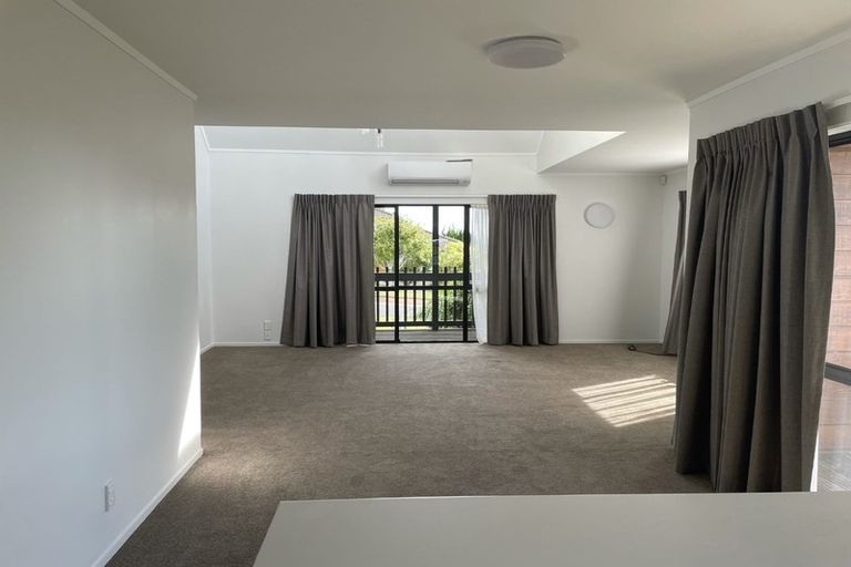 Photo of property in 2/14 Rakaia Rise, Clover Park, Auckland, 2019