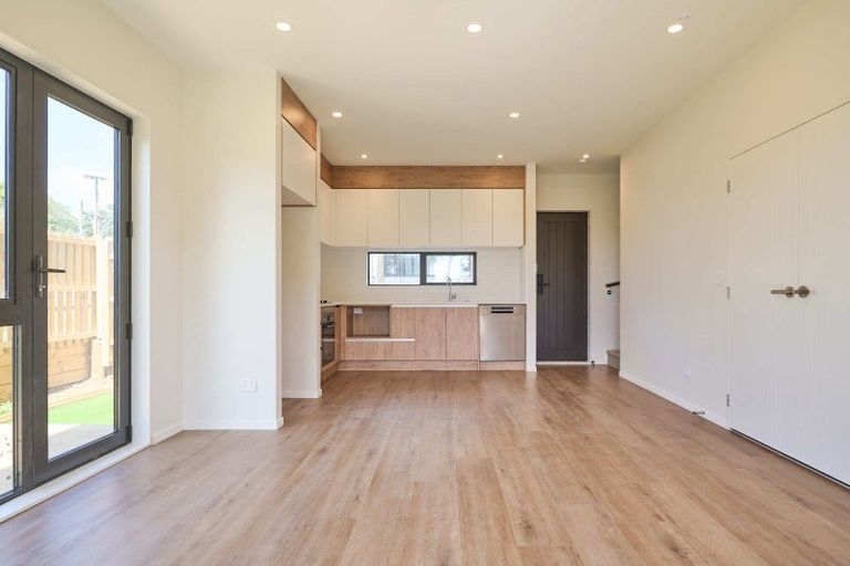 Photo of property in 6/143 Carlisle Road, Northcross, Auckland, 0632