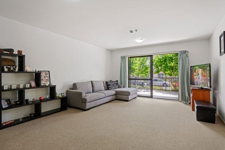 Photo of property in 1/124 Stancombe Road, Flat Bush, Auckland, 2016