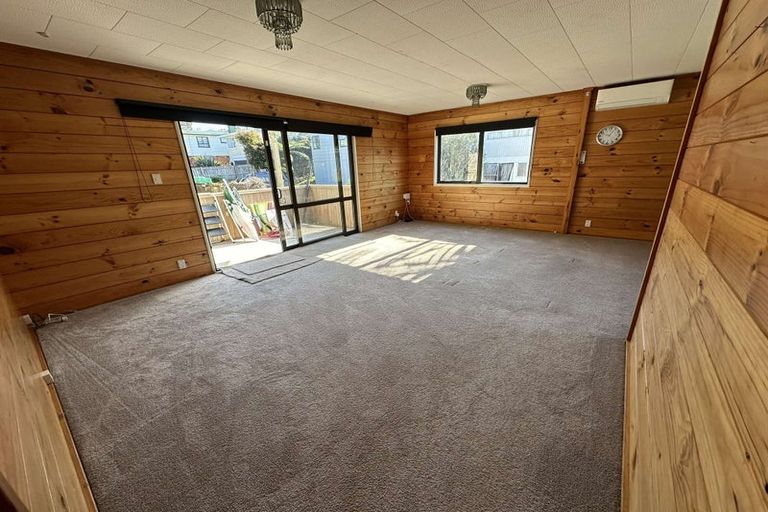 Photo of property in 1/25 Cron Avenue, Te Atatu South, Auckland, 0610