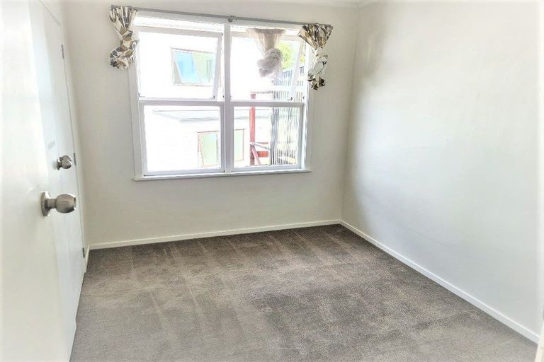 Photo of property in 5 Datura Place, Sunnynook, Auckland, 0620