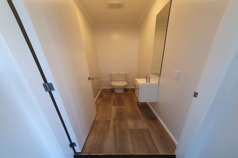 Photo of property in 1 Koreke Close, Kenepuru, Porirua, 5022