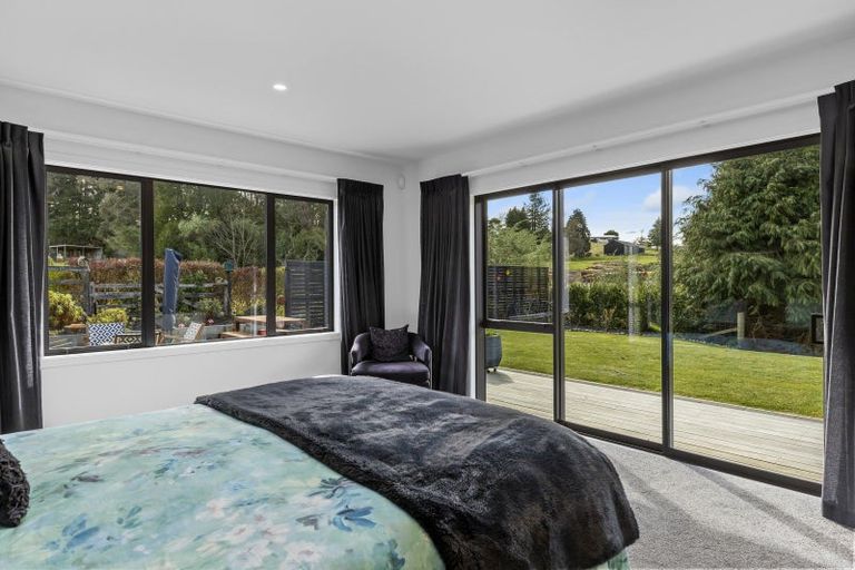Photo of property in 2 Nga Tui Lane, Acacia Bay, Taupo, 3385
