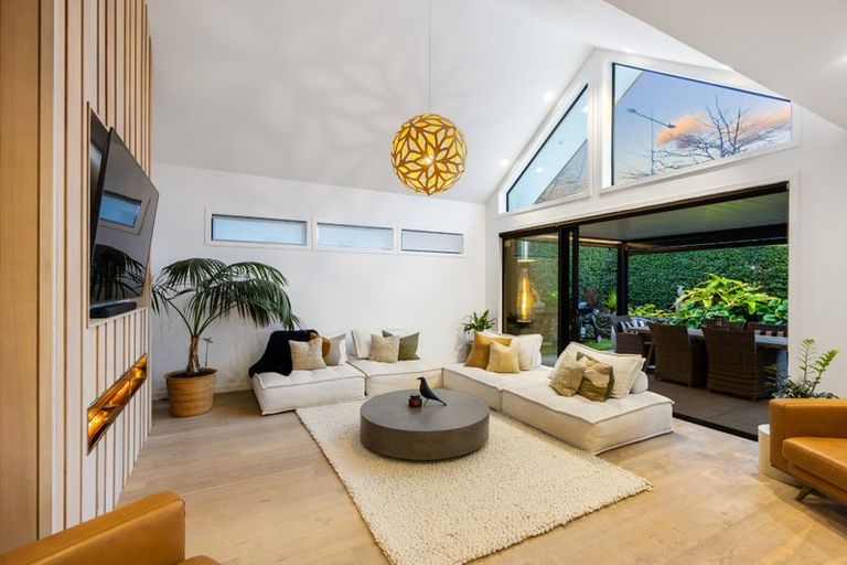 Photo of property in 16 Tuatini Place, Long Bay, Auckland, 0630