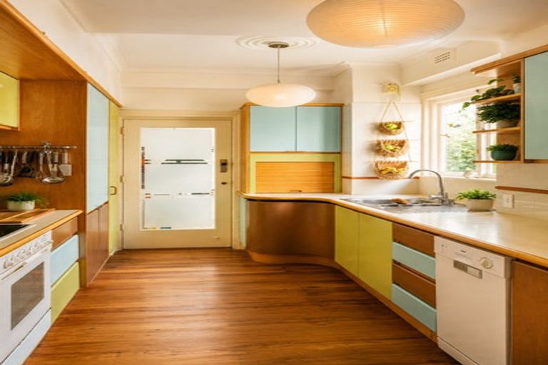 Photo of property in Sunhaven Flats, 262 Oriental Parade, Oriental Bay, Wellington, 6011